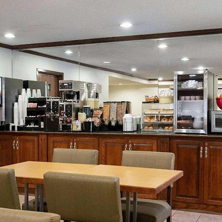 Norwood Inn & Suites Indianapolis East Post Drive Экстерьер фото