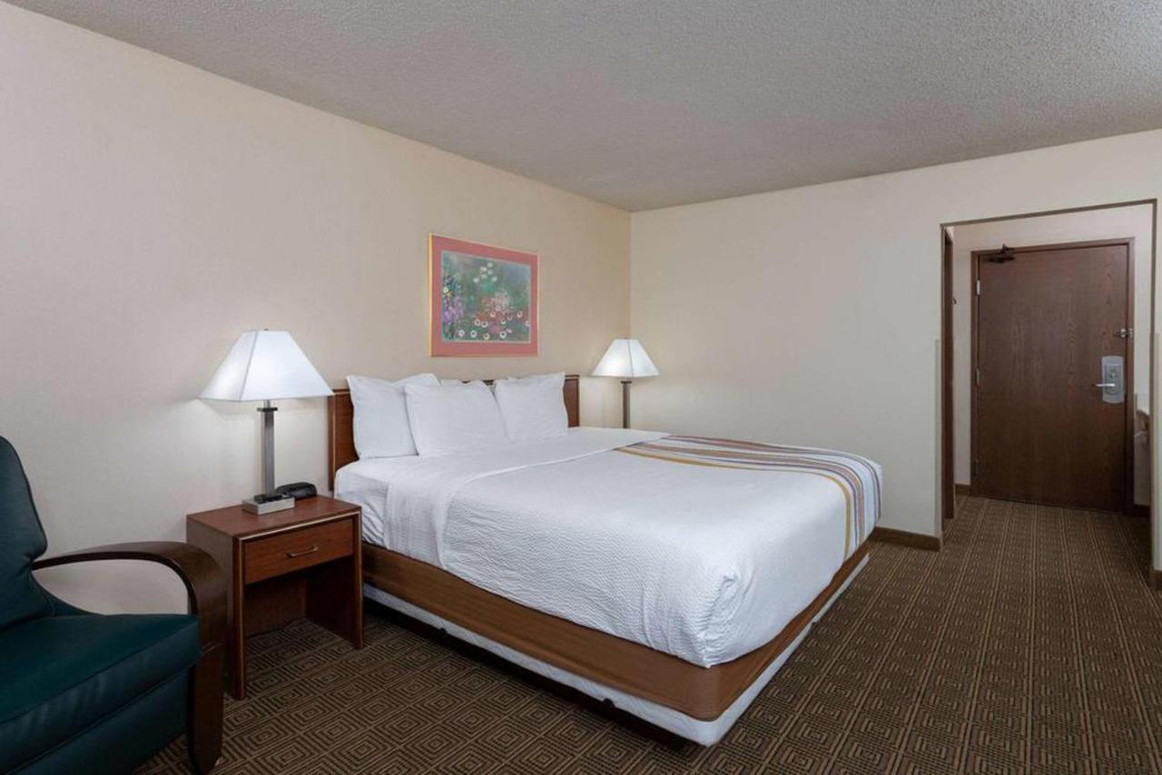Norwood Inn & Suites Indianapolis East Post Drive Экстерьер фото