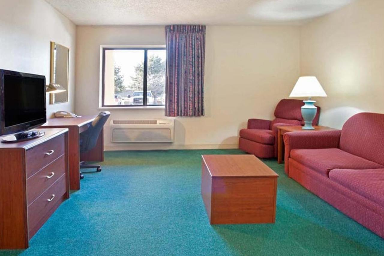 Norwood Inn & Suites Indianapolis East Post Drive Экстерьер фото