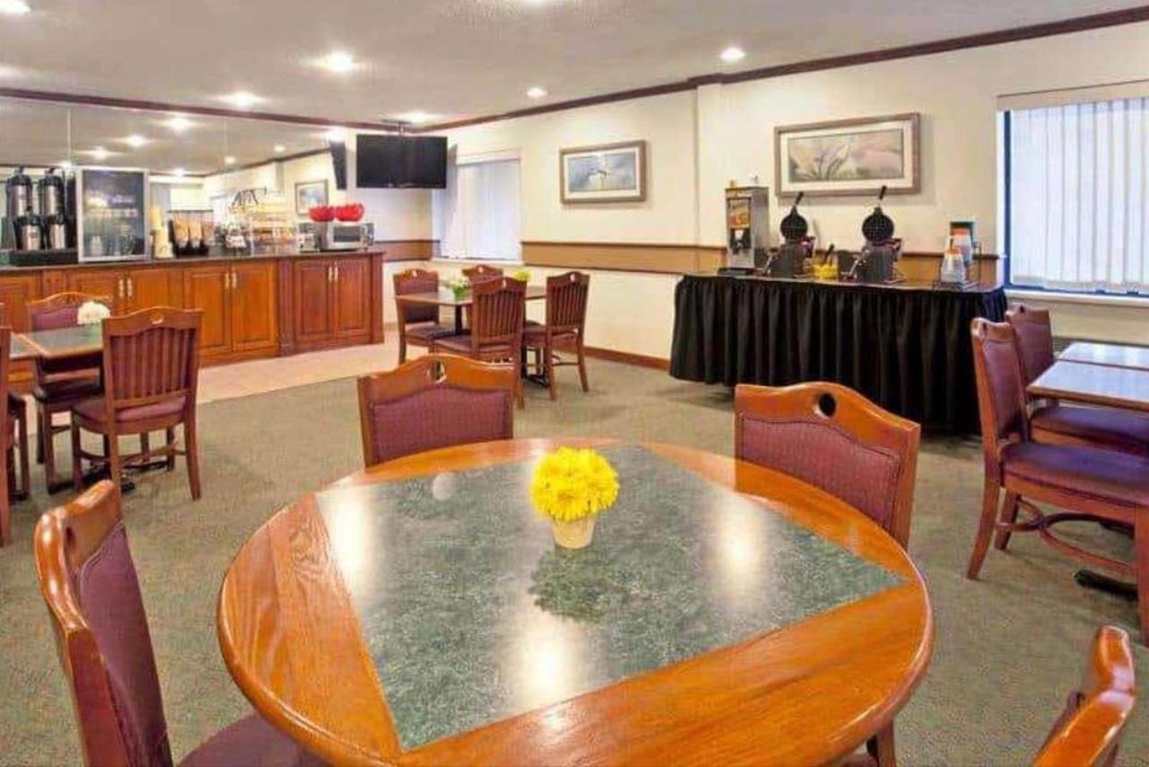 Norwood Inn & Suites Indianapolis East Post Drive Экстерьер фото