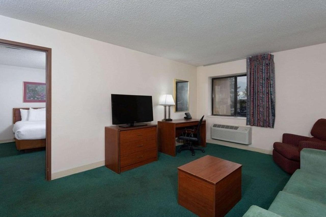Norwood Inn & Suites Indianapolis East Post Drive Экстерьер фото