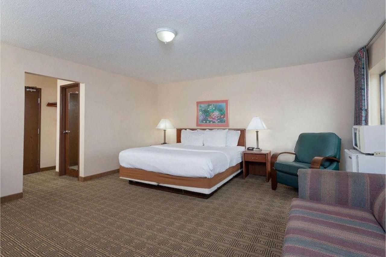 Norwood Inn & Suites Indianapolis East Post Drive Экстерьер фото