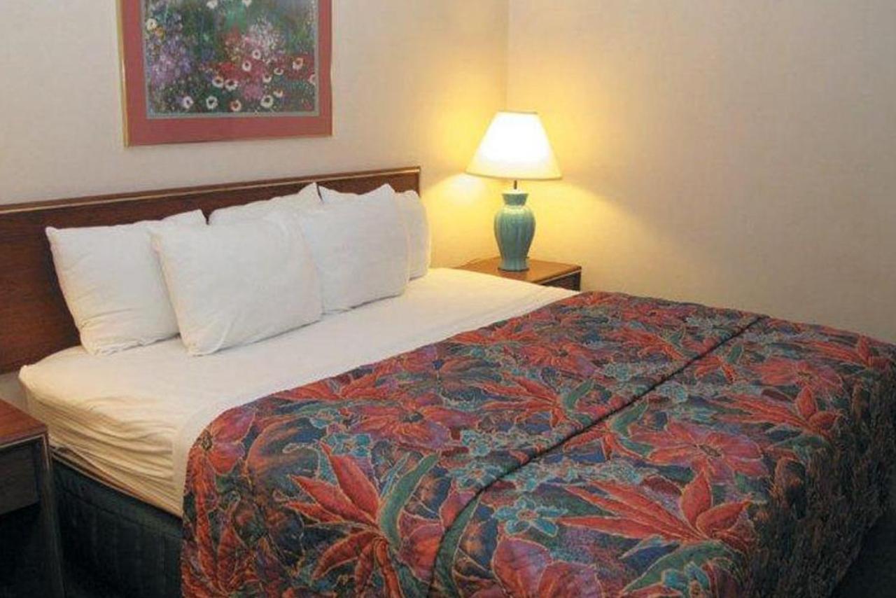Norwood Inn & Suites Indianapolis East Post Drive Экстерьер фото