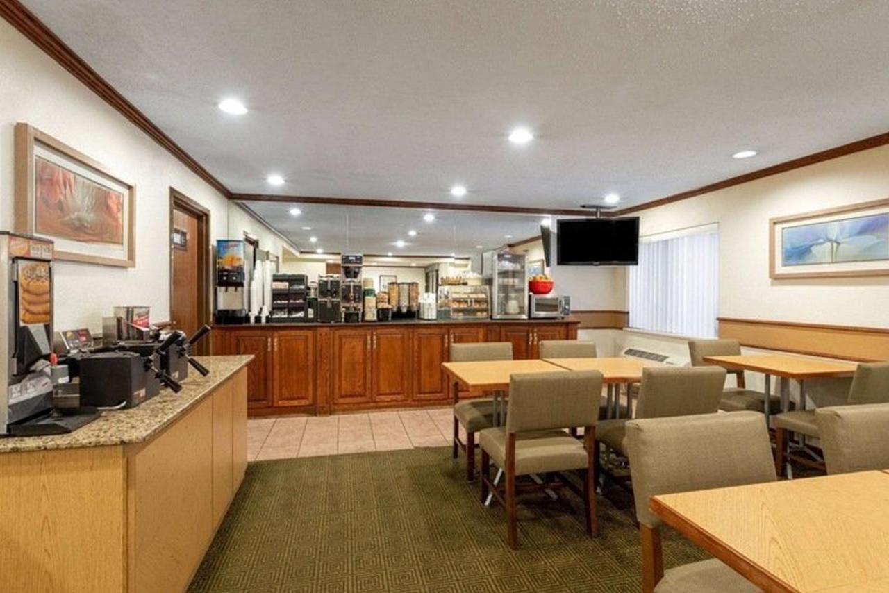 Norwood Inn & Suites Indianapolis East Post Drive Экстерьер фото