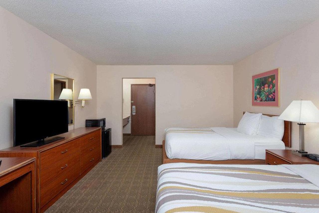 Norwood Inn & Suites Indianapolis East Post Drive Экстерьер фото