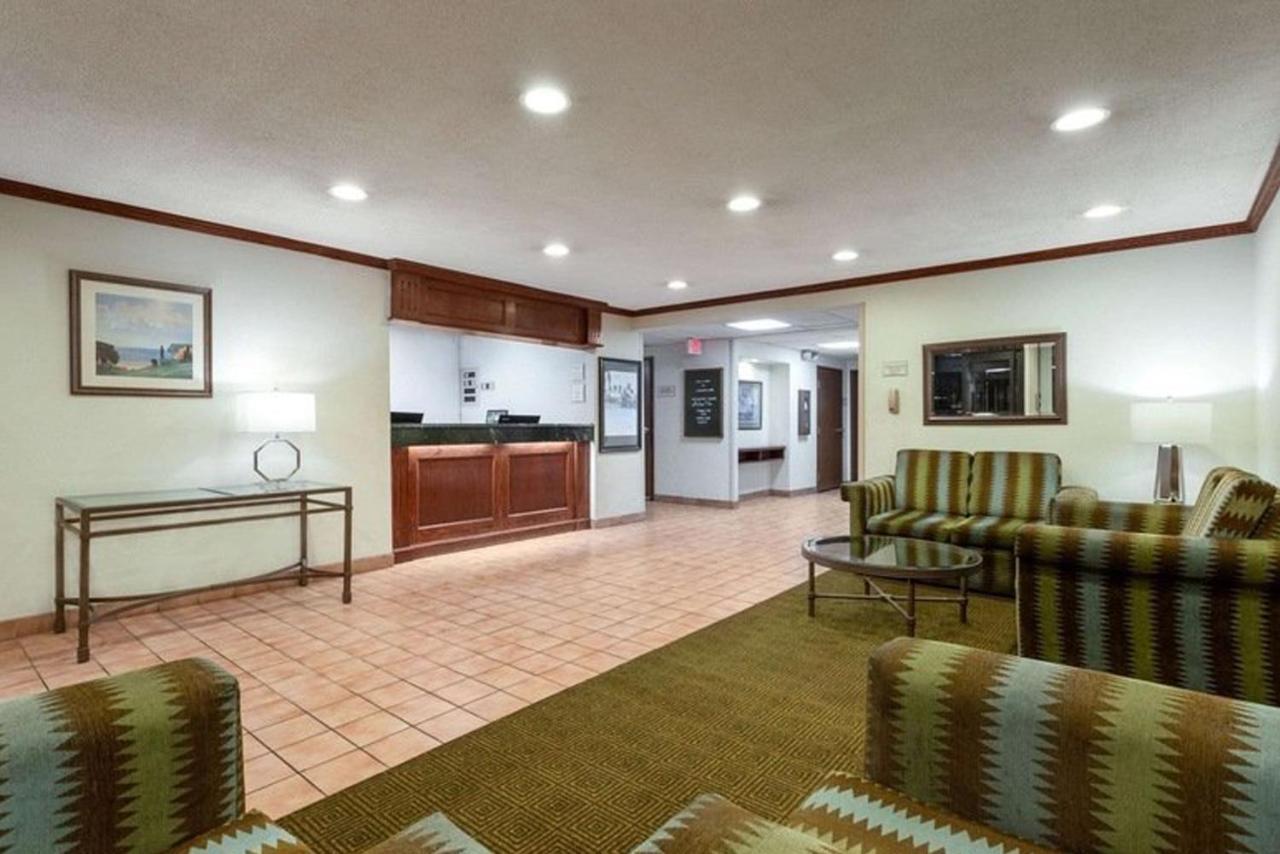 Norwood Inn & Suites Indianapolis East Post Drive Экстерьер фото