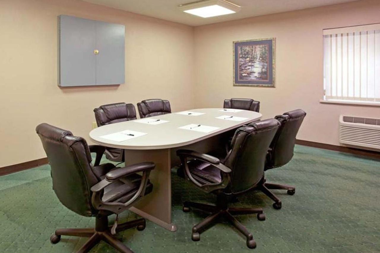 Norwood Inn & Suites Indianapolis East Post Drive Экстерьер фото