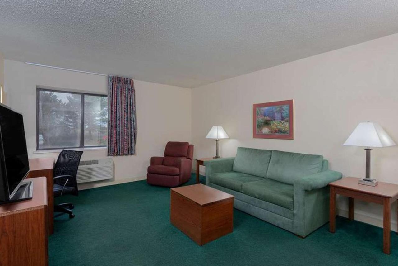 Norwood Inn & Suites Indianapolis East Post Drive Экстерьер фото