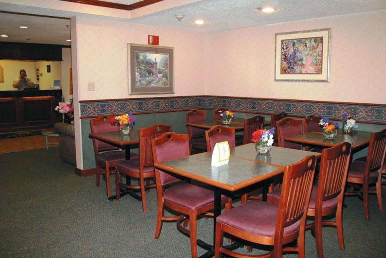 Norwood Inn & Suites Indianapolis East Post Drive Экстерьер фото