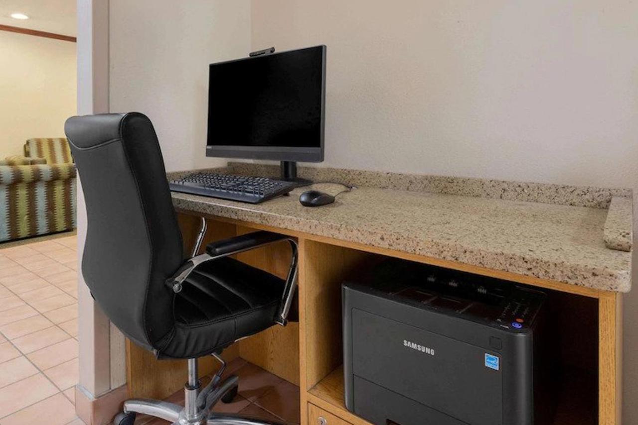 Norwood Inn & Suites Indianapolis East Post Drive Экстерьер фото
