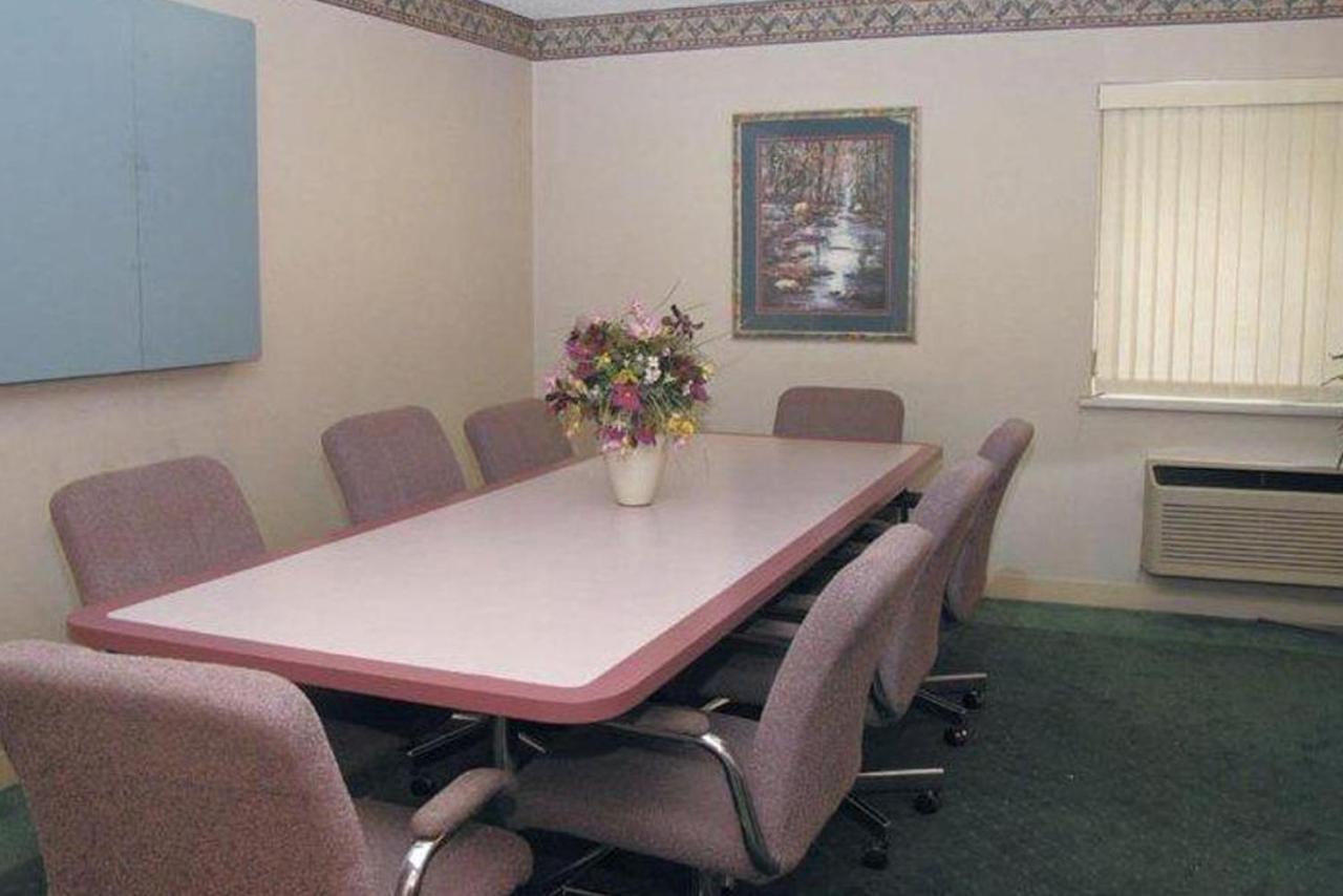 Norwood Inn & Suites Indianapolis East Post Drive Экстерьер фото