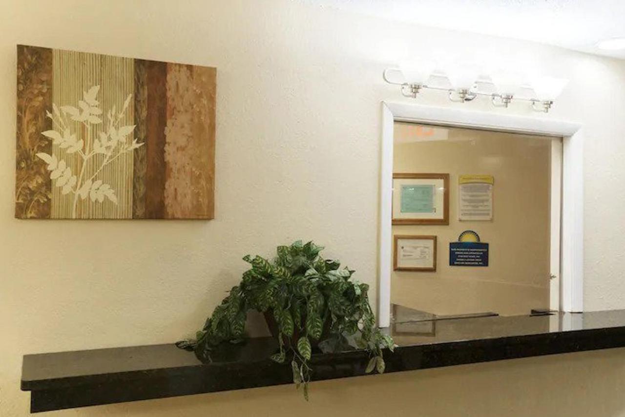Norwood Inn & Suites Indianapolis East Post Drive Экстерьер фото