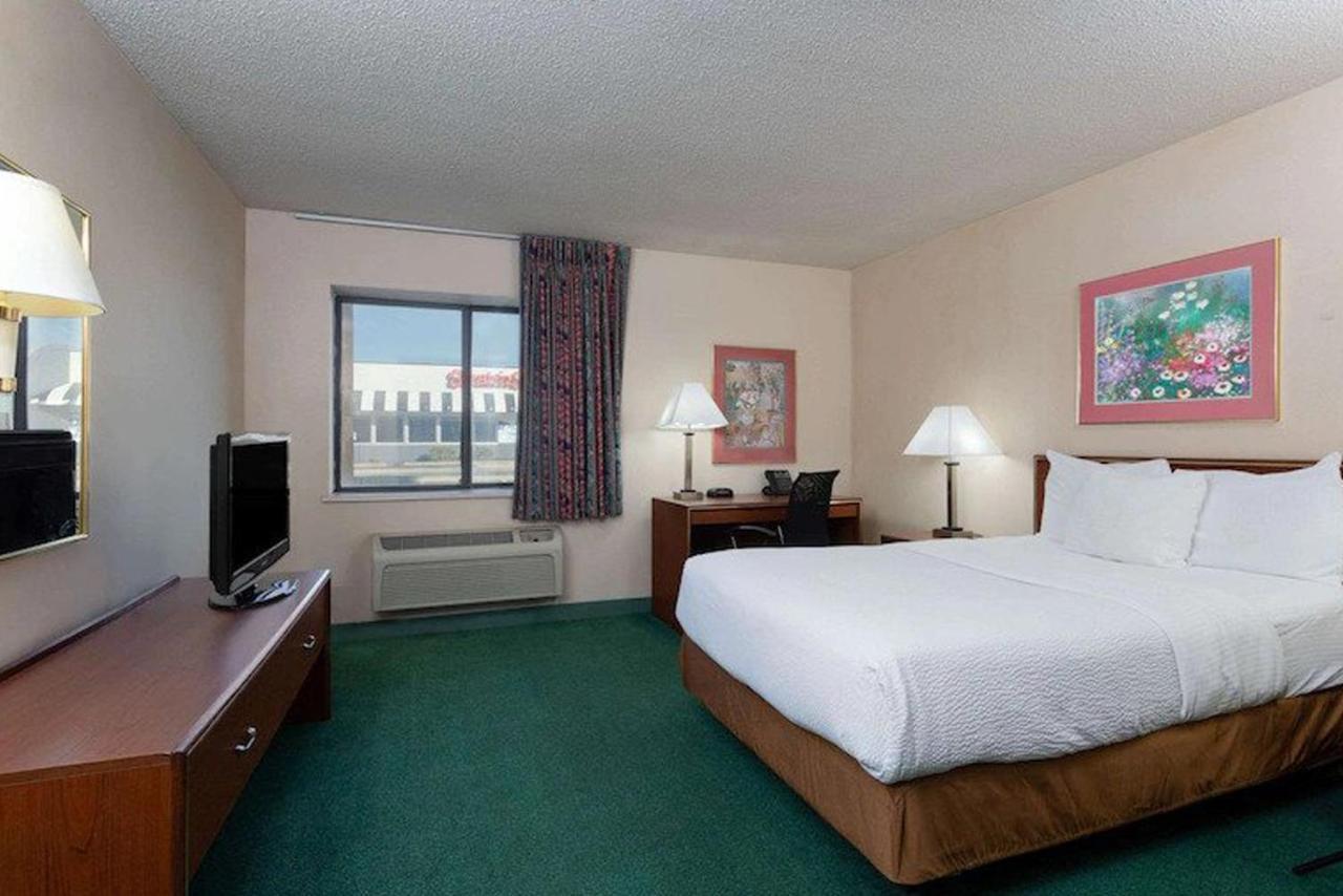 Norwood Inn & Suites Indianapolis East Post Drive Экстерьер фото