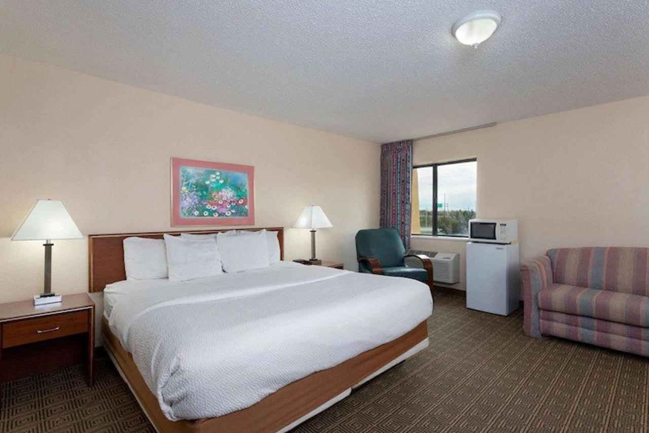 Norwood Inn & Suites Indianapolis East Post Drive Экстерьер фото